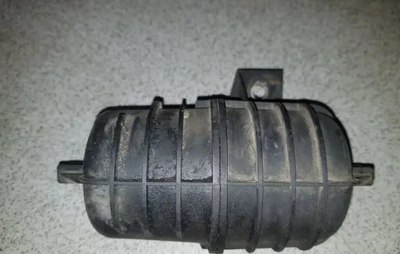 BMW 5 E39 Vacuum air tank 11652247620