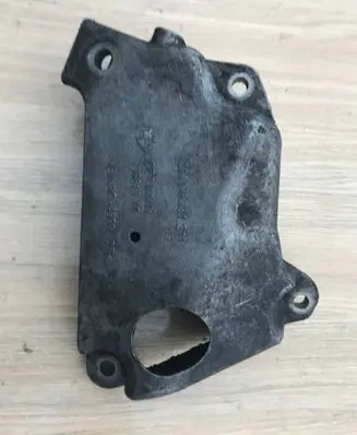 Engine mounting bracket