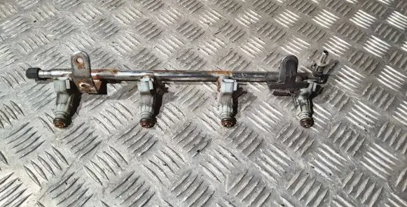 Chrysler PT Cruiser Fuel injectors set 04891345AA