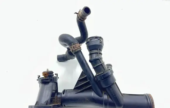 Volkswagen PASSAT B8 Engine coolant pipe/hose 04L121026F 04L121071E