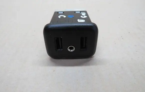 Opel Insignia B USB socket connector 13519224 35022700A