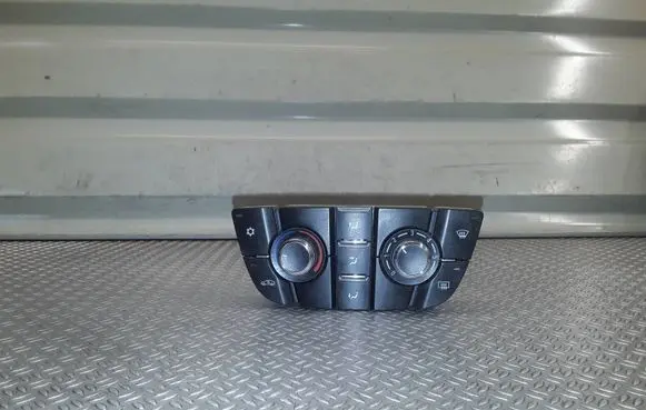 Opel Meriva B Climate control unit 13360099