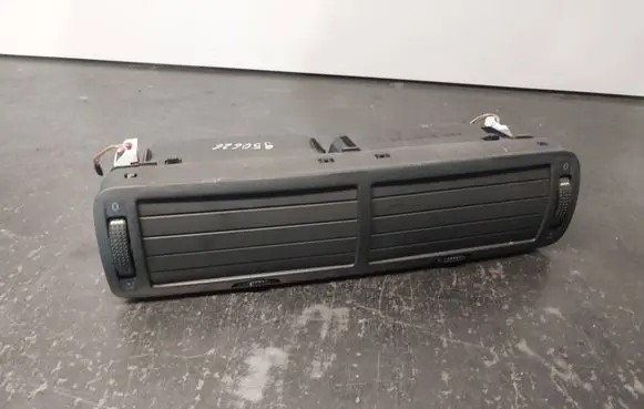 Volkswagen PASSAT B5.5 Dash center air vent grill 3B0819728D