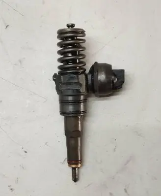 Skoda Fabia Mk1 (6Y) Fuel injector 038130073AJ