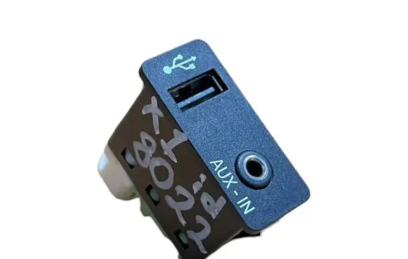 BMW X1 E84 USB socket connector 84109241331 9241331
