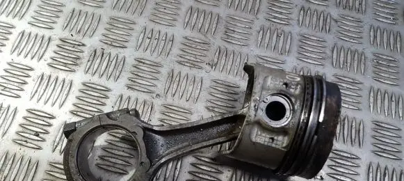 Nissan Primera Piston with connecting rod