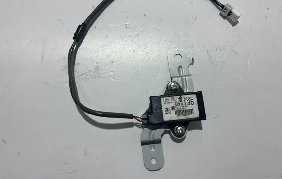 Mitsubishi Lancer Evolution Aerial antenna amplifier 8637A135