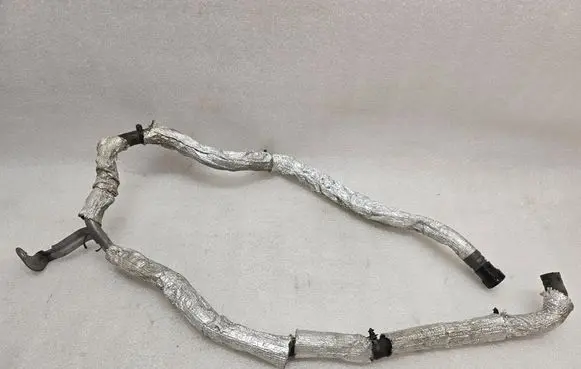 Engine coolant pipe/hose