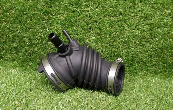 Ford Focus ST Air intake duct part BV619C623AE