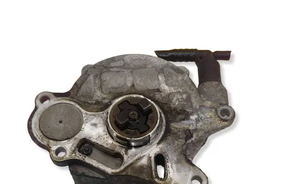 Volkswagen Tiguan Vacuum pump 03L145100