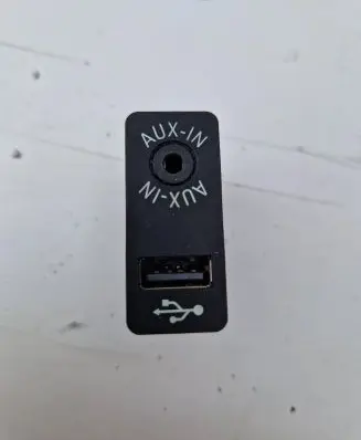 BMW 1 F20 F21 AUX in-socket connector 9229246