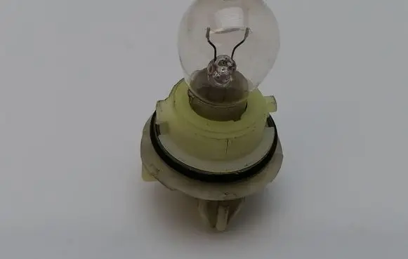 Mercedes-Benz 380 560SEC C126 Tail light bulb cover holder