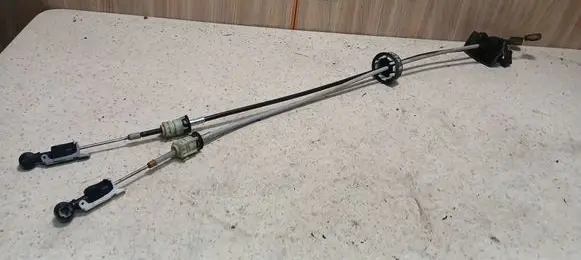 Opel Zafira B Gear shift cable linkage 55351948
