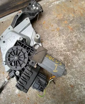 Ford Focus Front door window regulator with motor 