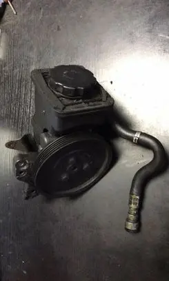 BMW 5 E39 Power steering pump 2247599