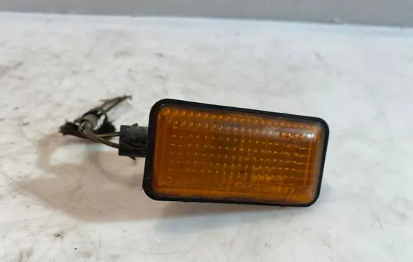 Volkswagen Golf III Front fender indicator light 1H0949111