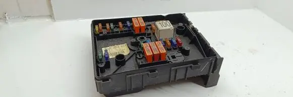 Volkswagen Caddy Fuse box set 1K0937132F 014189871