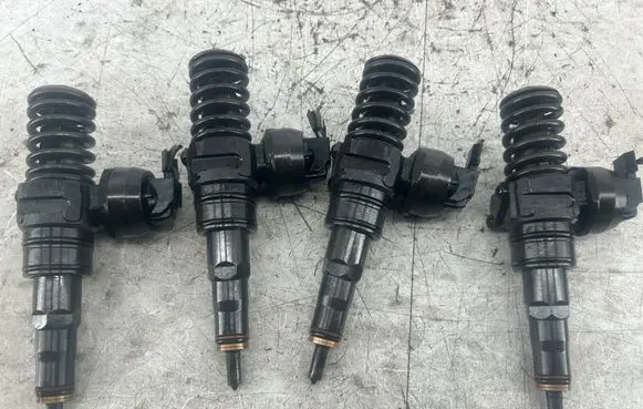 Volkswagen Caddy Fuel injectors set 0414720215