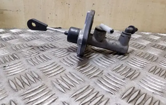 KIA Sorento Clutch master cylinder