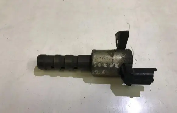 Renault Laguna II Camshaft vanos timing valve 108674