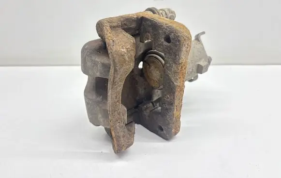 Opel Insignia A Rear brake caliper 