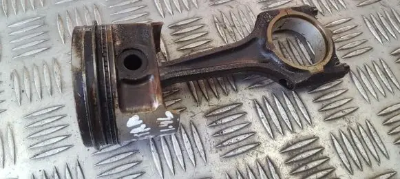 Opel Astra G Piston with connecting rod 9047
