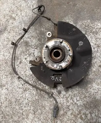 Front wheel hub