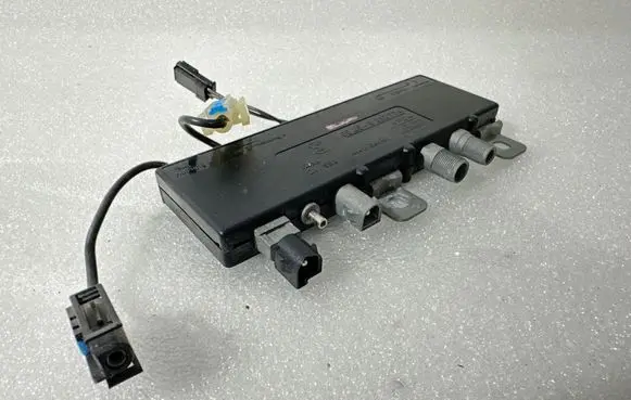 BMW 5 E39 Antenna control unit 65258352774