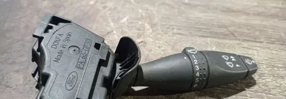Ford Mondeo Mk III Wiper control stalk 17A553