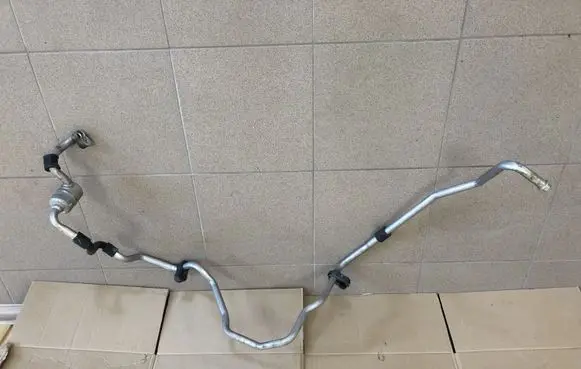 Volkswagen New Beetle Air conditioning (A/C) pipe/hose 1C2820743G
