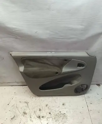 Citroen Xsara Picasso Front door card panel trim 96539045GW