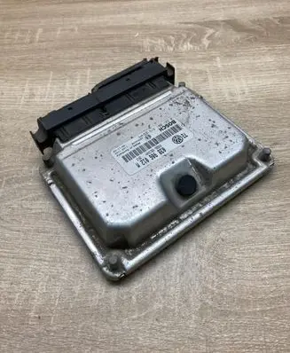 Volkswagen Golf IV Engine control unit/module ECU 038906012M 0281001979