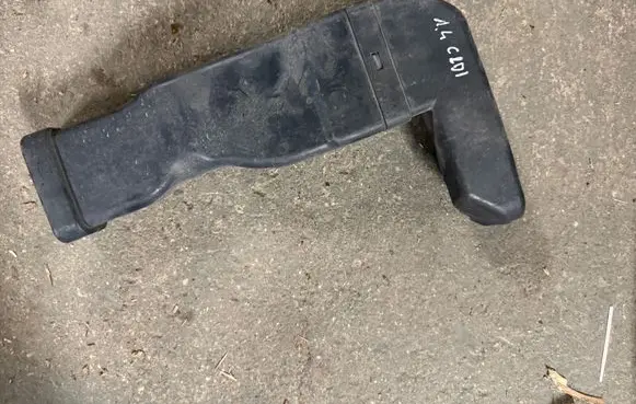 KIA Rio Air intake duct part 282101W100