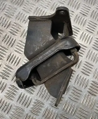 KIA Sorento Engine mount bracket 218123E160