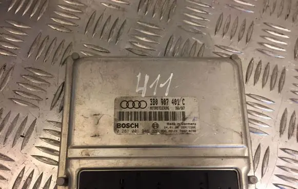 Volkswagen PASSAT B5.5 Engine control unit/module 3B0907401C