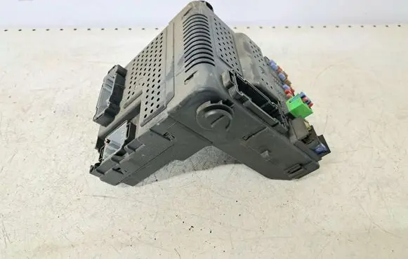 Volvo V70 Fuse module 30682981