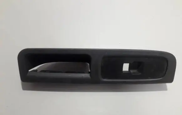 Volvo V50 Front door window switch trim 8679473 65841