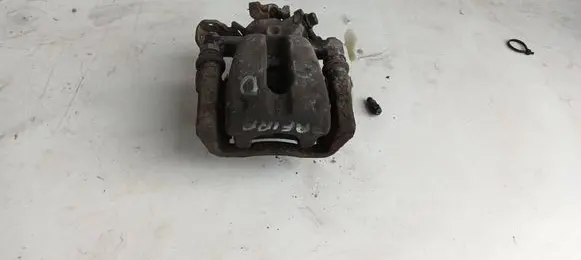 Opel Zafira A Rear brake caliper