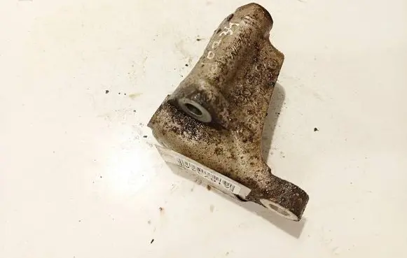Honda Civic Engine mounting bracket