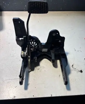 Opel Zafira C Pedal assembly 39032861 0000095 512723057
