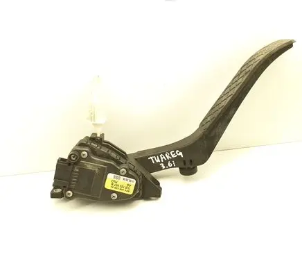 Volkswagen Touareg I Accelerator throttle pedal 7L0723507B 6PV00802624