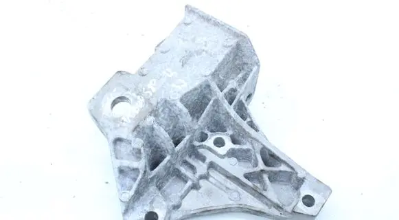 Volvo S80 Engine mounting bracket