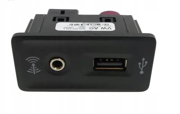 Volkswagen PASSAT B8 USB socket connector 5G0035222F