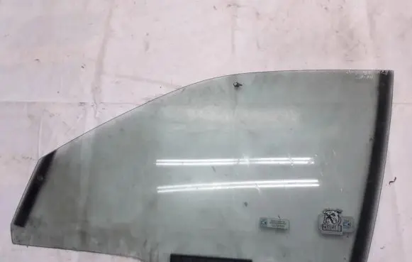 Audi A6 S6 C4 4A Front door window glass four-door 
