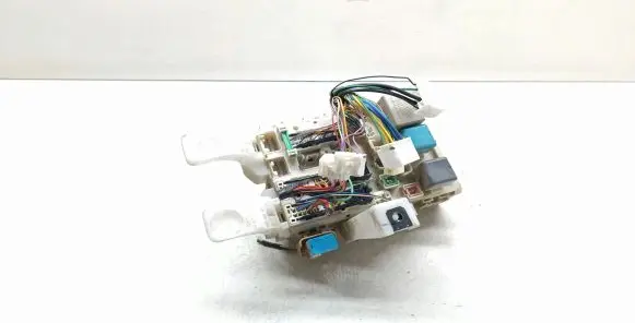 Toyota Prius (XW20) Fuse module 8273047290