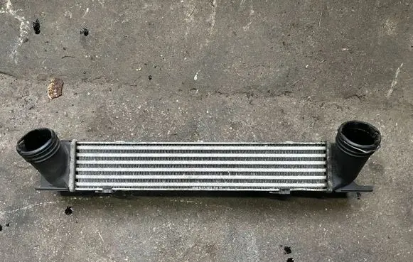 BMW X1 E84 Intercooler radiator braknumeruczci