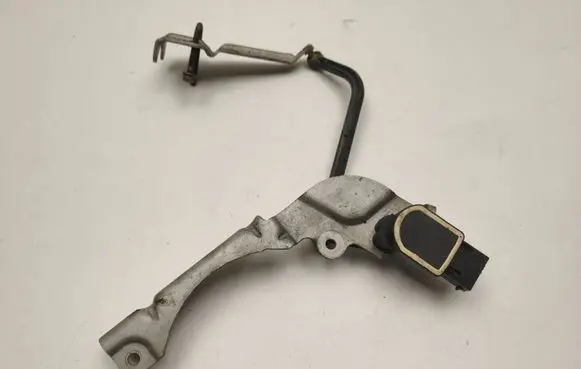 Mercedes-Benz C W204 Air suspension front height level sensor A0045428518