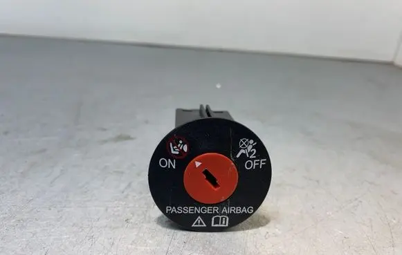 Suzuki Vitara (LY) Passenger airbag on/off switch 3897052K00