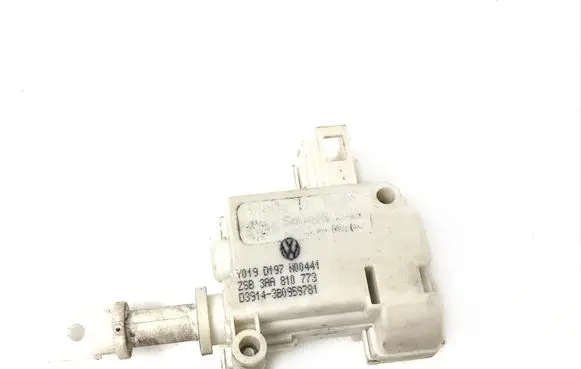 Volkswagen PASSAT B7 Central locking motor 3AA810773