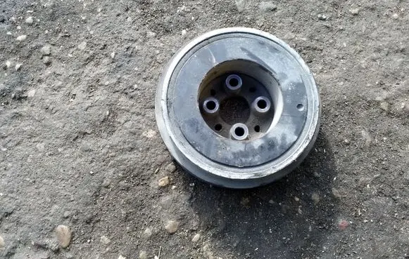 Volkswagen Golf IV Crankshaft pulley